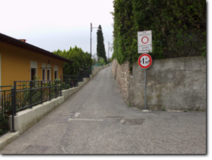 Bis hieher war die Straße noch etwa zwei Meter breit